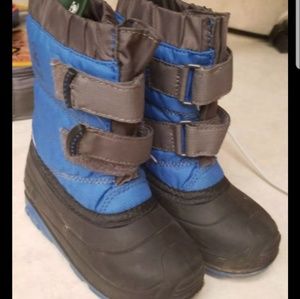 Toddler size 8 snow boots